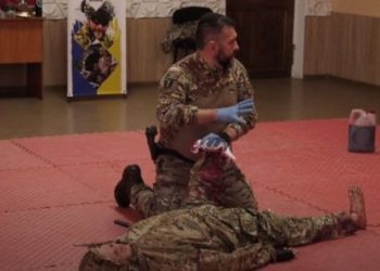 Фельдшер «Байкер» навчає бійців як вижити у разі поранення — Новости Черкасс
