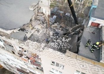 Из-под завалов поврежденного дроном дома в Днепре достали тело мужчины – Дніпро