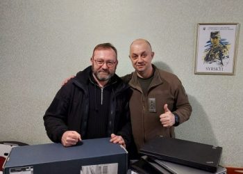 Канадці допомогли Черкаській бригаді тероборони ноутбуками і не лише — Новости Черкасс