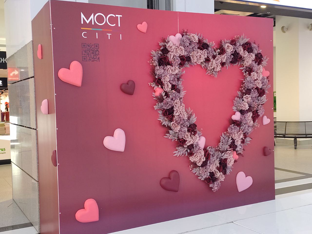 Новости Днепра про Лемуры, мишка с крыльями и Эйфелева башня: ТОП фотолокаций ко Дню святого Валентина в Днепре (ФОТО)