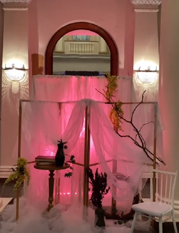 Новости Днепра про Лемуры, мишка с крыльями и Эйфелева башня: ТОП фотолокаций ко Дню святого Валентина в Днепре (ФОТО)