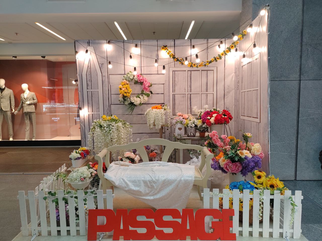 Новости Днепра про Лемуры, мишка с крыльями и Эйфелева башня: ТОП фотолокаций ко Дню святого Валентина в Днепре (ФОТО)