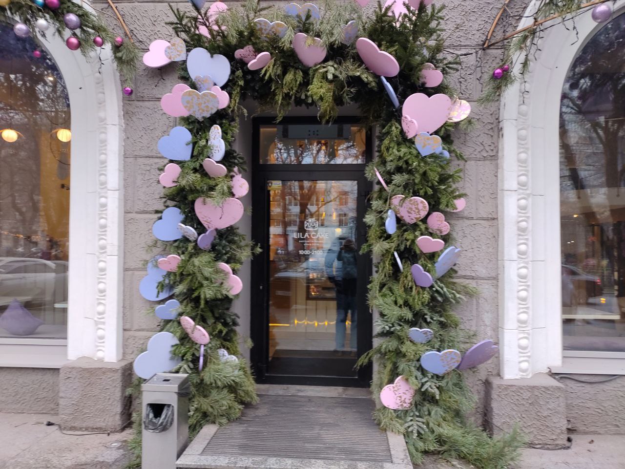 Новости Днепра про Лемуры, мишка с крыльями и Эйфелева башня: ТОП фотолокаций ко Дню святого Валентина в Днепре (ФОТО)