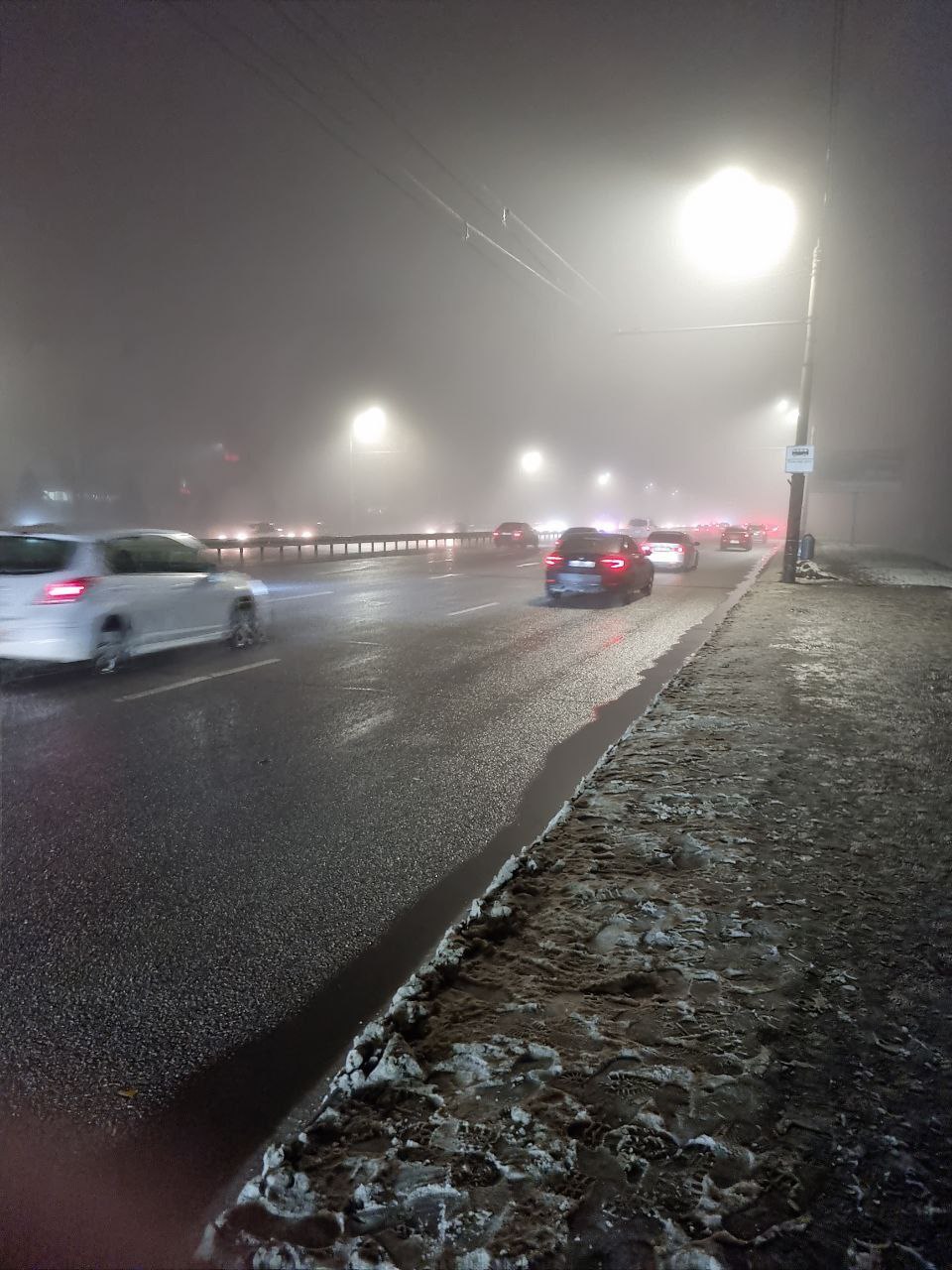 Новости Днепра про Минимальная видимость: Днепр накрыл густой туман (ФОТО)