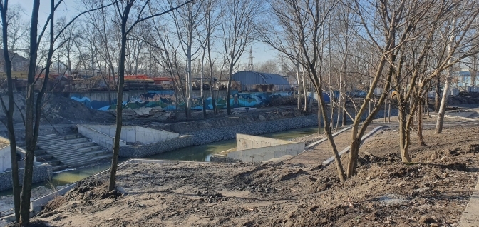 Будівництво парку Почайна