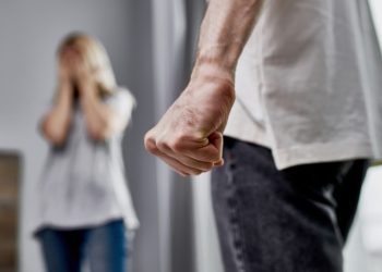 На Днепропетровщине мужчина еще год терроризировал женщину, с которой развелся – Дніпро