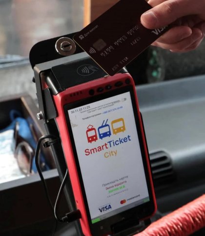 На Львівщині перевізників зобов’язали зрівняти ціну готівкового та безготівкового проїзду