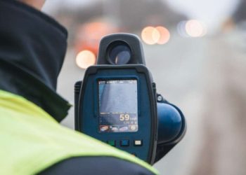 Поліцейським заборонять тримати радар TruCAM в руках | АВТО НОВИНИ та області |