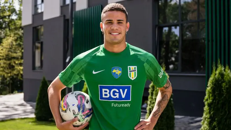 Карпати переманюють легіонера у клубу УПЛ 