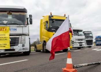 Польські фермери повністю заблокували рух не декількох пунктах перетину кордону з Україною