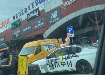 Прикріпив на авто гумову оголену ляльку і дрифтував: у Тернополі поліція спіймала нахабного водія | Терміново новини Тернополя