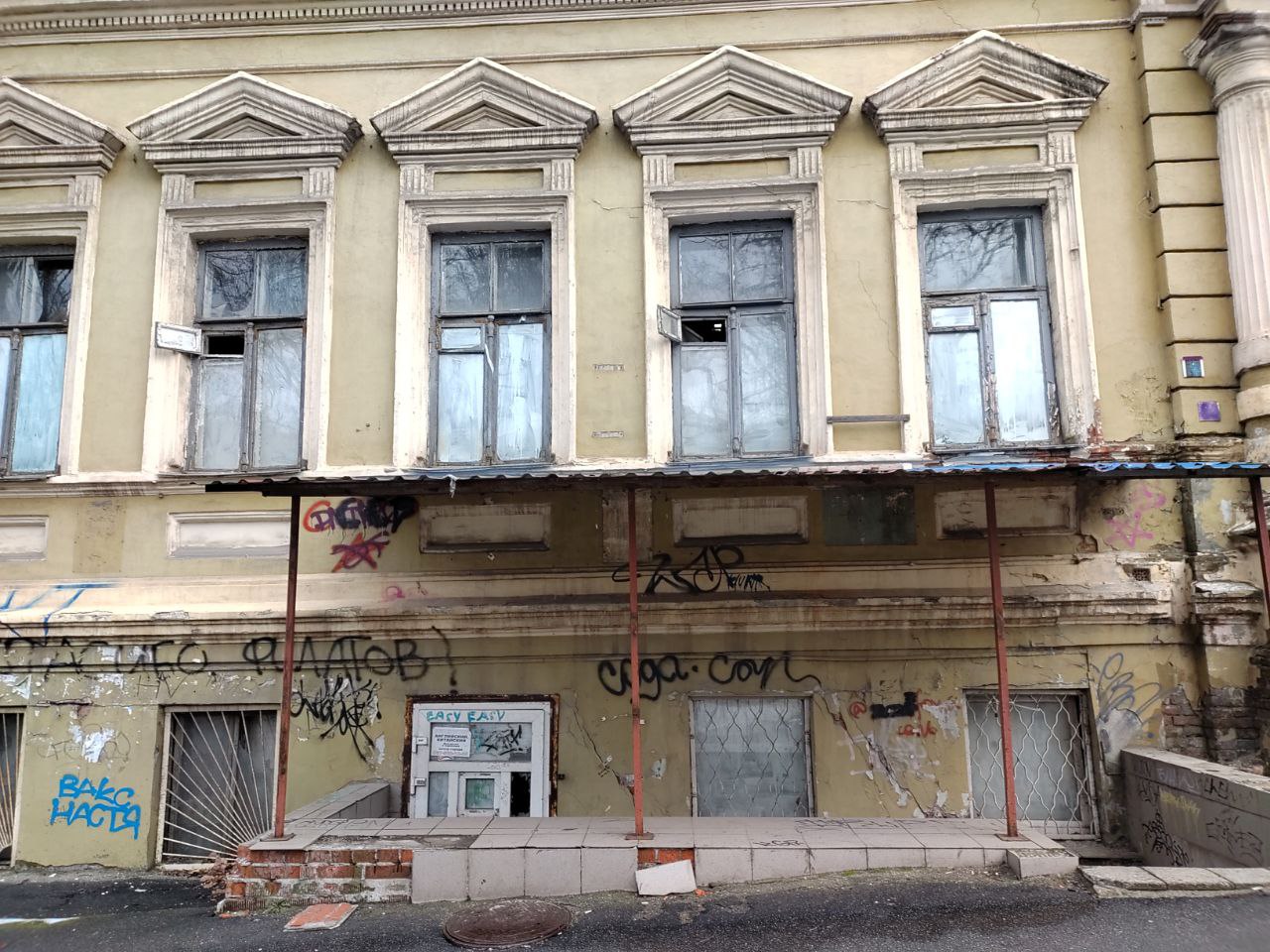 Новости Днепра про Старинный дом на центральном проспекте Днепра хотят превратить в гостиницу: как здание выглядит сейчас (ФОТО)