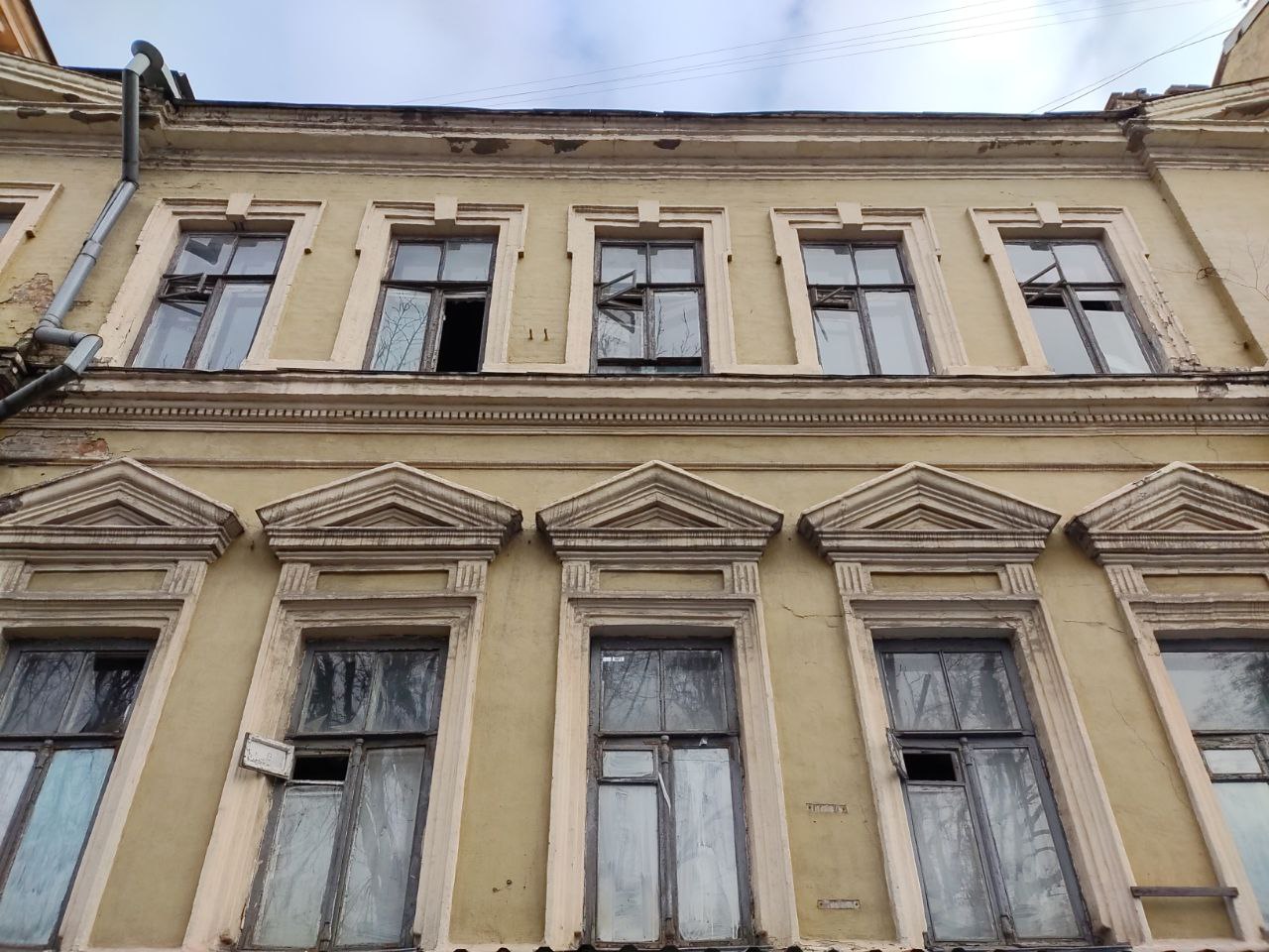 Новости Днепра про Старинный дом на центральном проспекте Днепра хотят превратить в гостиницу: как здание выглядит сейчас (ФОТО)