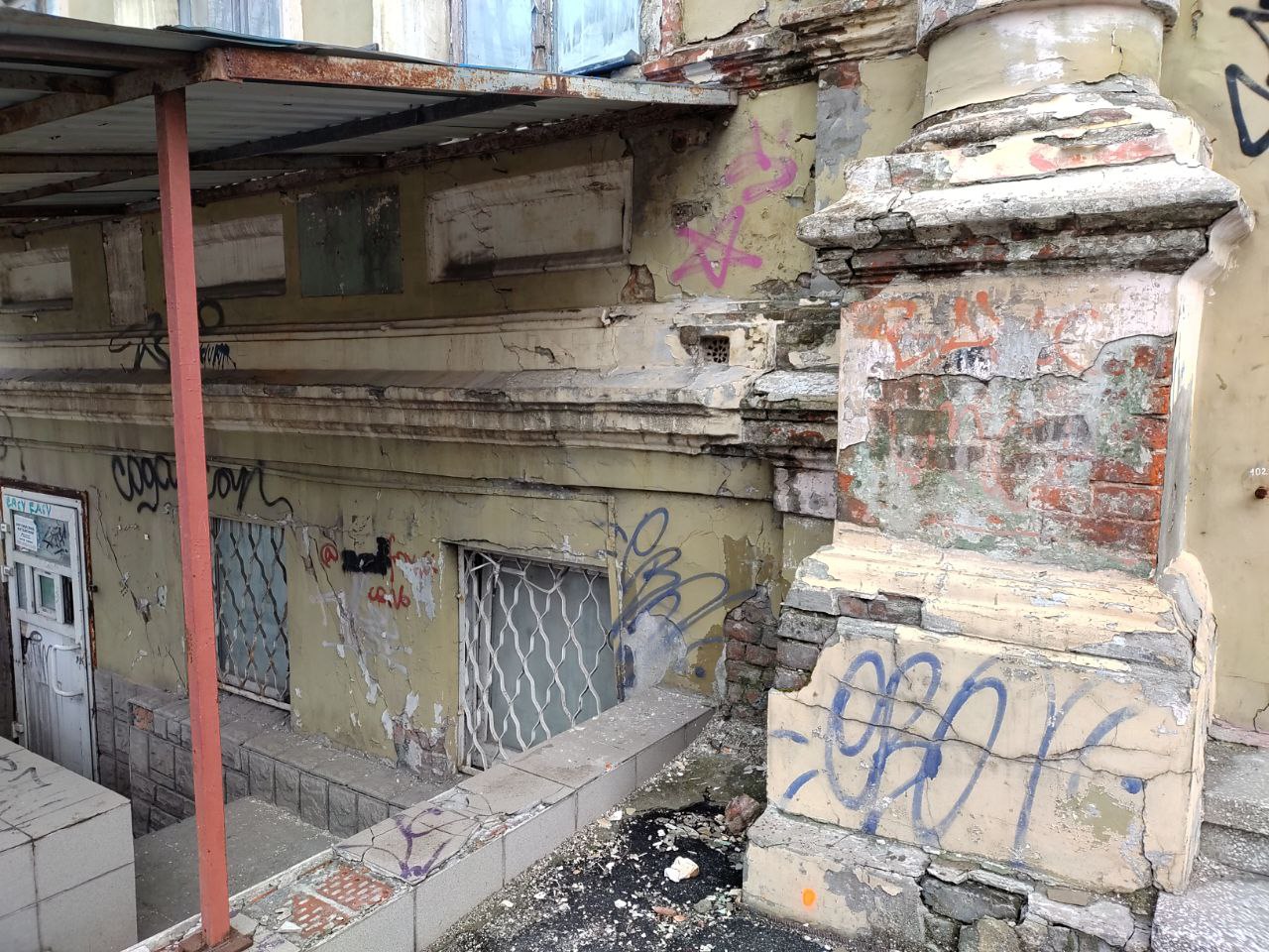 Новости Днепра про Старинный дом на центральном проспекте Днепра хотят превратить в гостиницу: как здание выглядит сейчас (ФОТО)