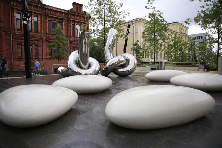 Новости Днепра про ТОП-8 арт-объектов в Днепре, которые помогут исполнить желание: собака, кресло, узел и сердце