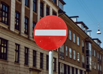 У Львові вулицю Наукову перекрили для проїзду транспорту