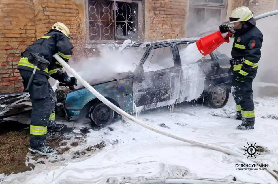 Новости Днепра про В Днепре на Академика Белелюбского неожиданно вспыхнул автомобиль
