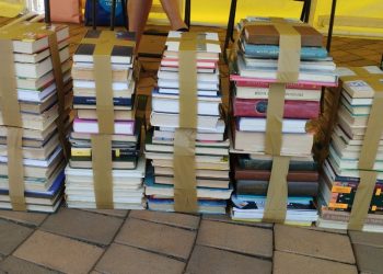 В Днепре собирают российские книги, чтобы приобрести авто для Сил обороны: куда нести – Дніпро