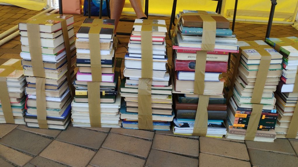 Новости Днепра про В Днепре собирают российские книги, чтобы приобрести авто для Сил обороны: куда нести