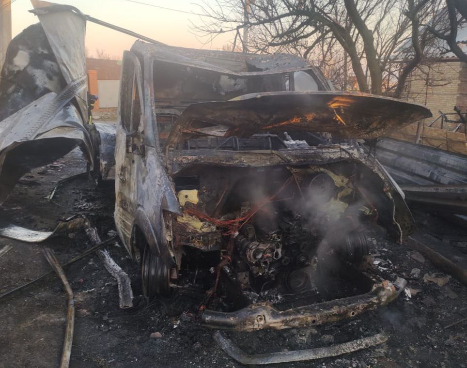 Новости Днепра про В Никополе из-за попавшего в салон дрон-камикадзе дотла сгорел грузовик