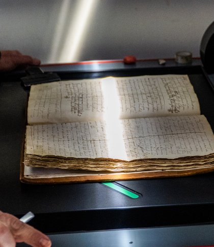 Сканування фондів ЦДІАЛ Фото: LVIV.MEDIA