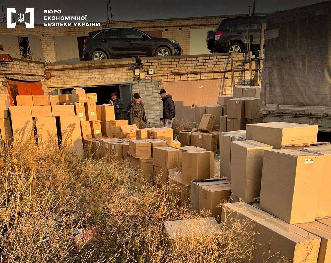 Новости Днепра про Житель Днепра хранил у себя на складе 127 тысяч пачек нелегальных сигарет