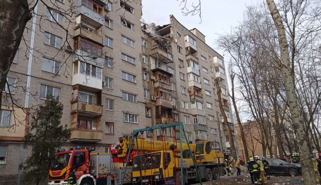 Новости Днепра про Жителей 18 квартир отселят из дома в Днепре, который поврежден из-за атаки дрона