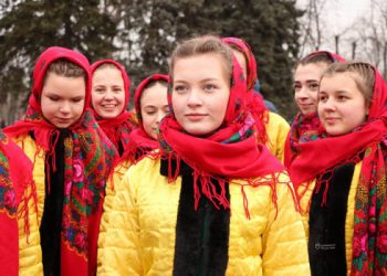 18-метровий український прапор та вишиванка. У Дніпрі прикрасили пам’ятник Тарасу Шевченку | Днепр вечерний – новини Дніпра – новости Днепра