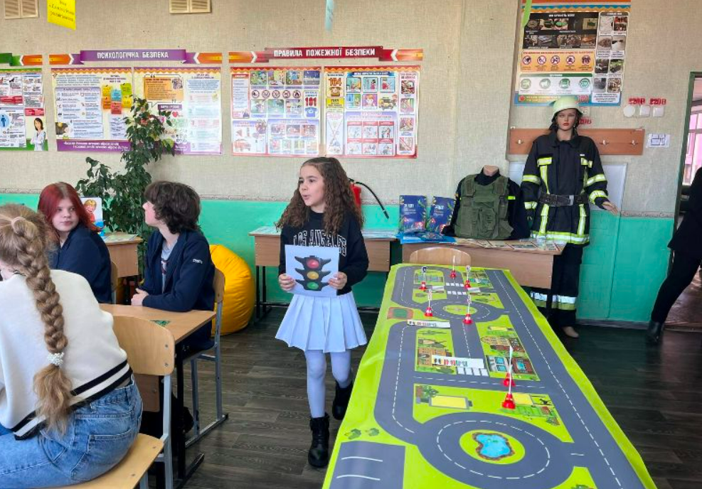 діти в школі