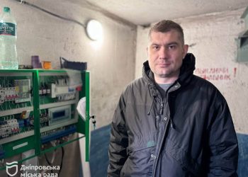 Черговий по місту перевірив, як триває заміна вікон після ракетного удару 25 лютого, а також аварійний ремонт ліфтів у Дніпрі | Днепр вечерний – новини Дніпра – новости Днепра