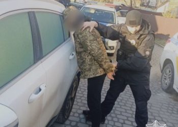 Двоє злочинців у масках пограбували банк у Львові