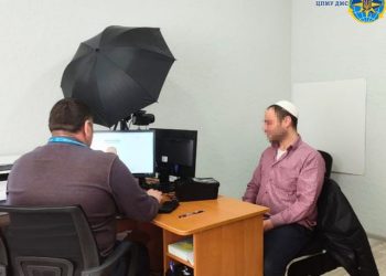 Громадянина Ізраїлю міграційники примусово повертають додому — Новости Черкасс