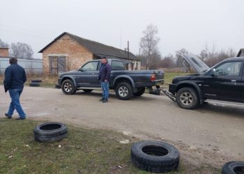Купили 2 авто для ЗСУ за зарплати та премії Залозецької селищної ради