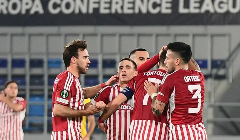 Ліга конференцій. Олімпіакос неймовірним чином відігрався проти Маккабі Тель-Авів. До чвертьфіналу пробилися також Астон Вілла, Брюгге та Лілль