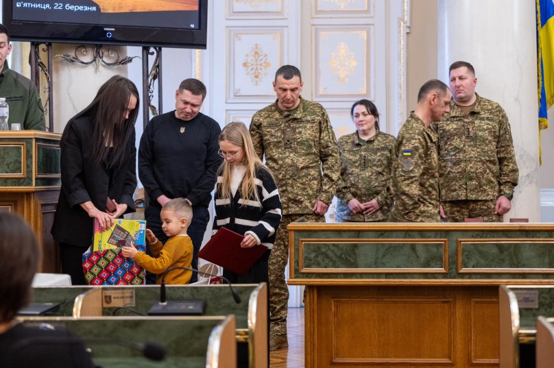 Вручення орденів «За мужність» ІІІ ступеня родинам загиблих нацгвардійців. Фото: Максим Козицький
