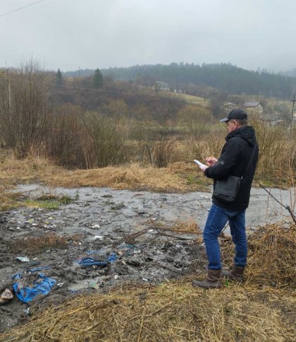 Нечистоти поблизу річки Стрий викинули невідомі