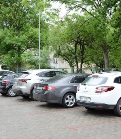 Стоянка для автомобілів. Фото умовне