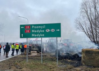 Поляки тимчасово розблокували пункт пропуску «Краківець»