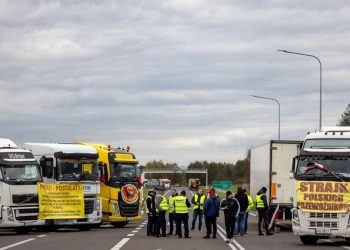 Польські фермери продовжили блокаду кордону з Україною до кінця квітня |