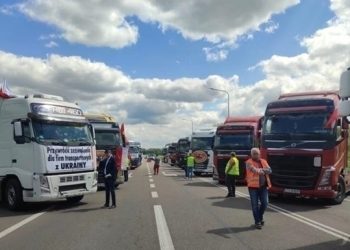 Польські фермери заблокували рух вантажівок на трьох пунктах пропуску
