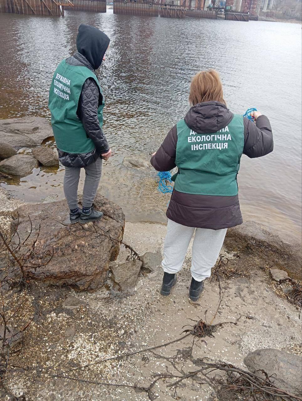 Новости Днепра про После атаки на ДнепроГЭС в реку Днепр вытекли нефтепродукты