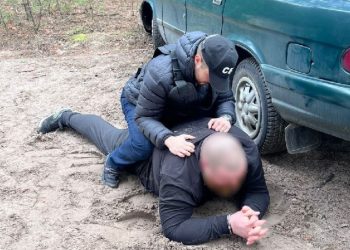 Принуждали предпринимателя платить дань: в Днепре разоблачили группу вымогателей – Дніпро
