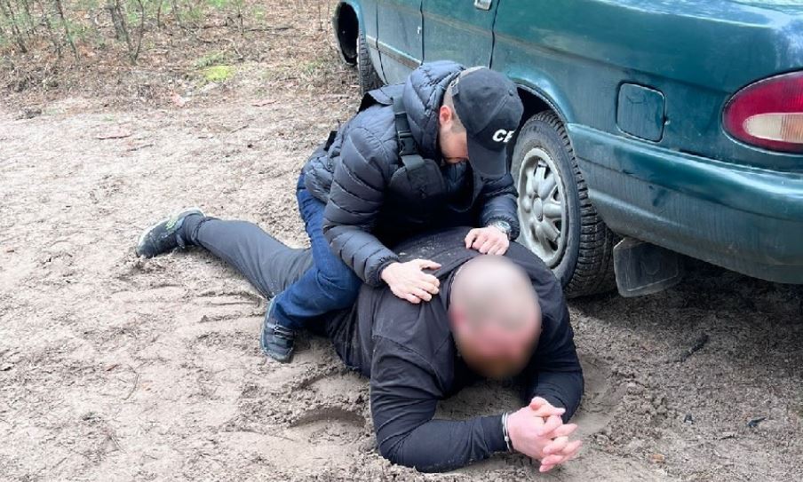 Новости Днепра про Принуждали предпринимателя платить дань: в Днепре разоблачили группу вымогателей