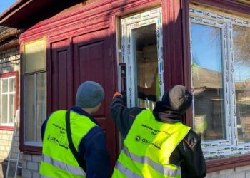 Сміла: 8 березня прибула остання партія вікон від благодійників для встановлення у пошкоджені будинки гречківчан — Новости Черкасс