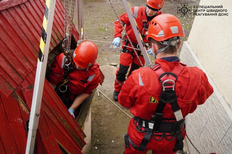 Тіло загиблої із колодязя діставали рятувальники