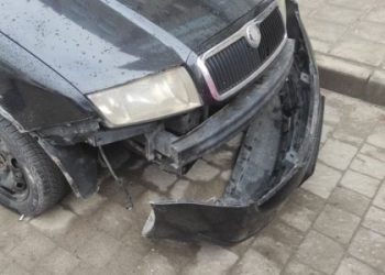 У Львові 23-річний водій скоїв ДТП: вдарив три припарковані авто та втік