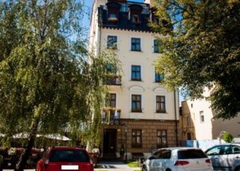 У Львові виставили на продаж три об’єкти. Серед них – готель