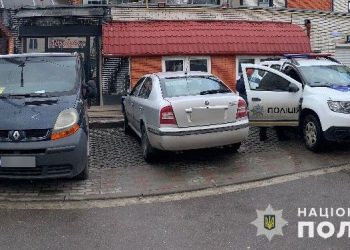 У Тернополі 64-річний чоловік нищив чужі авто