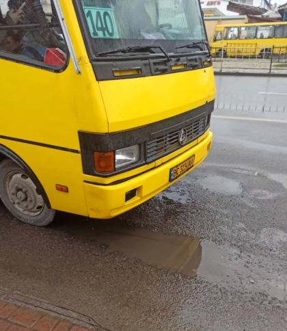 На Львівщині водії десятьох маршруток перешкоджали безготівковій оплаті