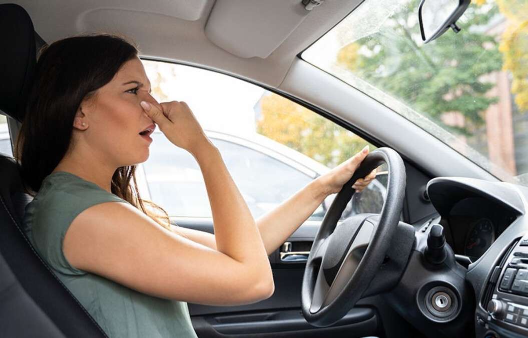 Запах в салоні авто